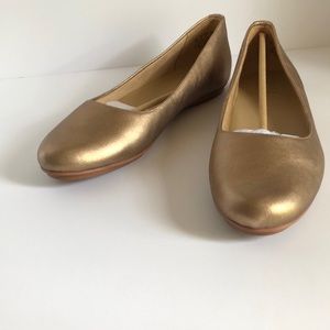Naturalizer size 10 N gold flats